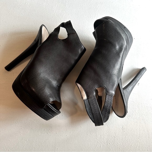 Pelle Moda Peep Toe Platform Heels Elastic Criss Cross Straps Black Size 8.5 - Picture 2 of 11